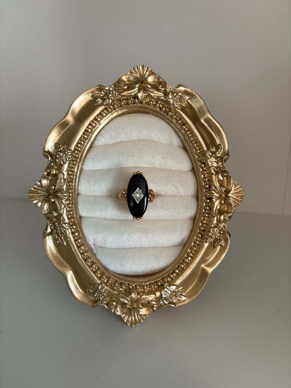 Vintage Avon Victorian Faux Black Onyx Ring Gold Tone Size 5.75